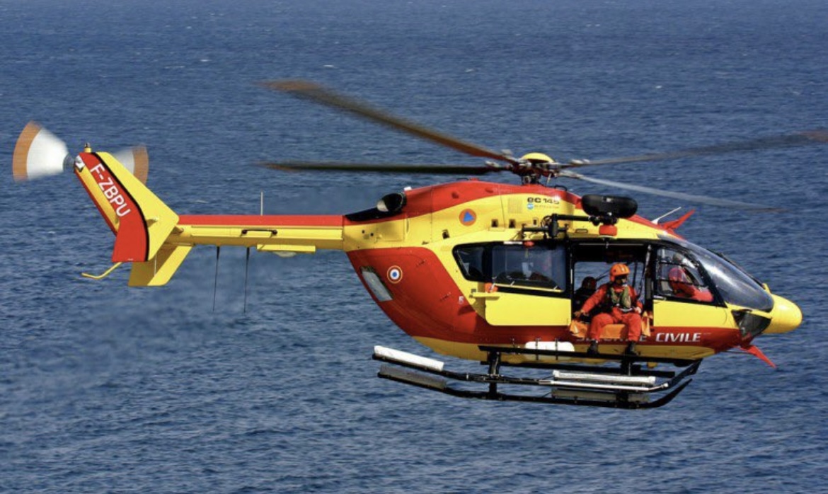 Un membre d'équipage d'un navire offshore du parc éolien de Fécamp présentait des yymptômes préoccupants, il a été évacué par Dragon 76 vers l'hôpital du Havre - Illustration © Prémar/Twitter