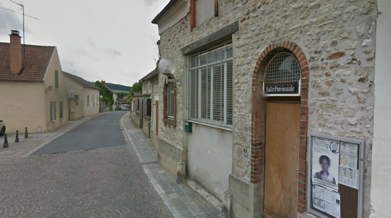 Le presbytère est situé juste à côté de la salle paroissiale, devant l'église de Rosny (@Google Maps)