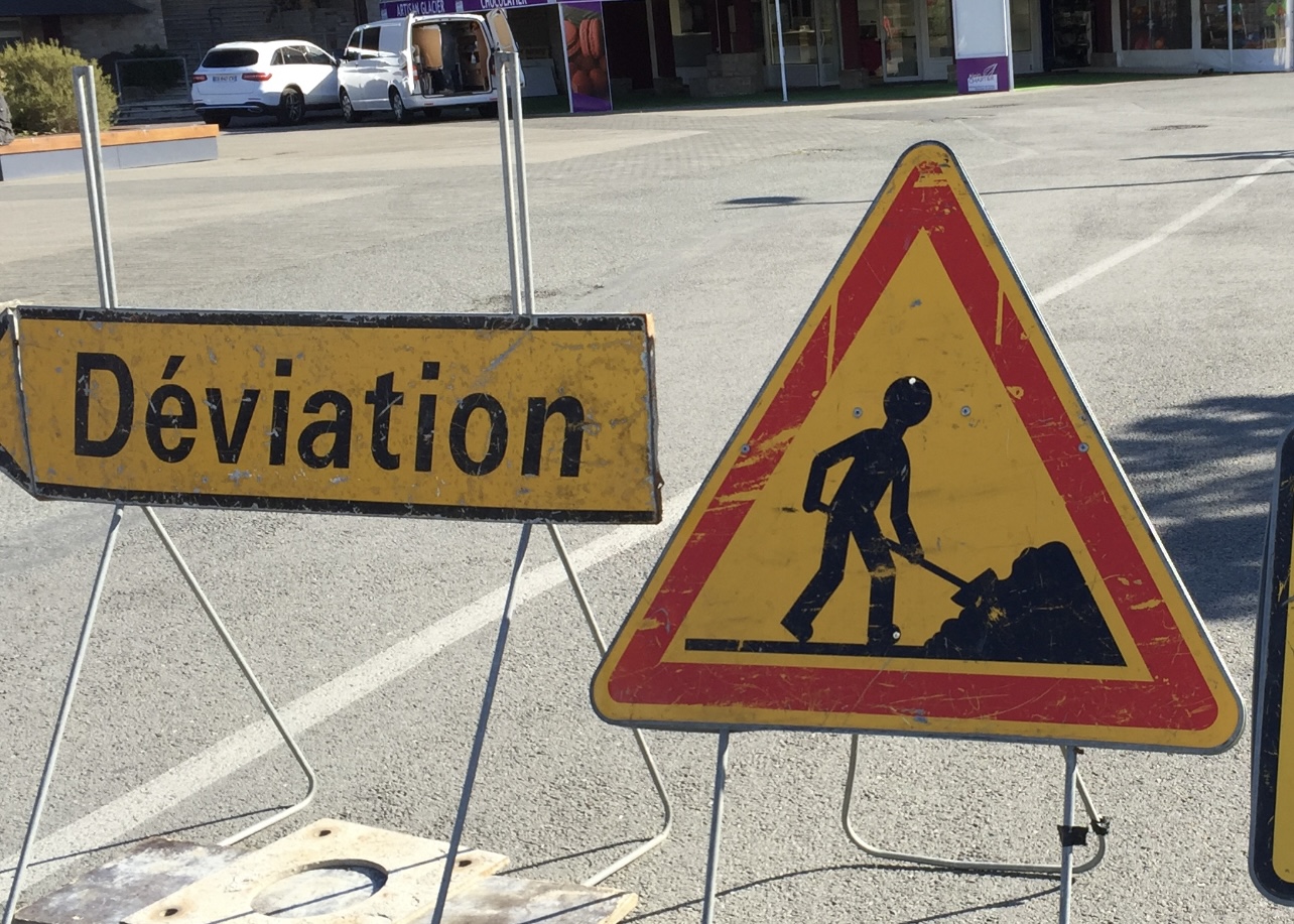 Les agents de Véolia ont dû procéder à des travaux de terrassement pour localiser et remettre en état lka canalisation défectueuse - Illustration