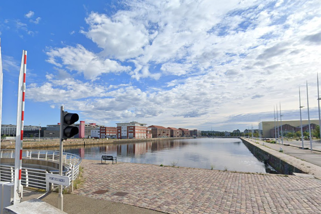 La carcasse a été repérée par un plongeur qui effectuait des travaux de nettoyage sur la coque d'un bateau, dans le bassin Paul Vatine, ce matin au Havre - Illustration © Google Maps