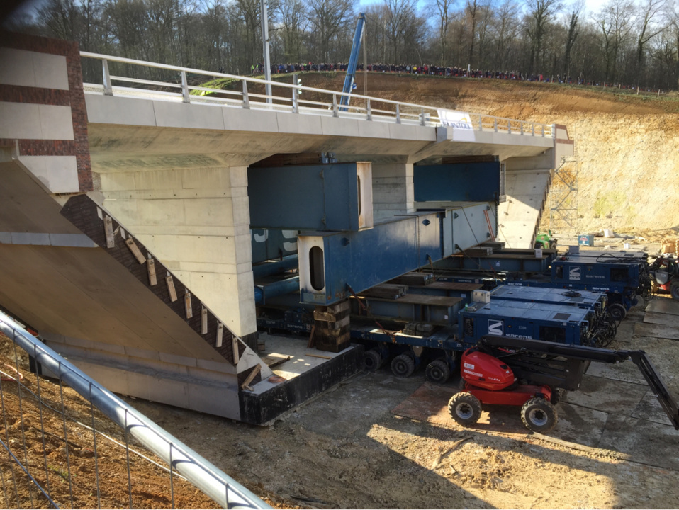 Le pont mesure 43 mètres de long et 10 mètres de largeur (@infoNormandie.com)