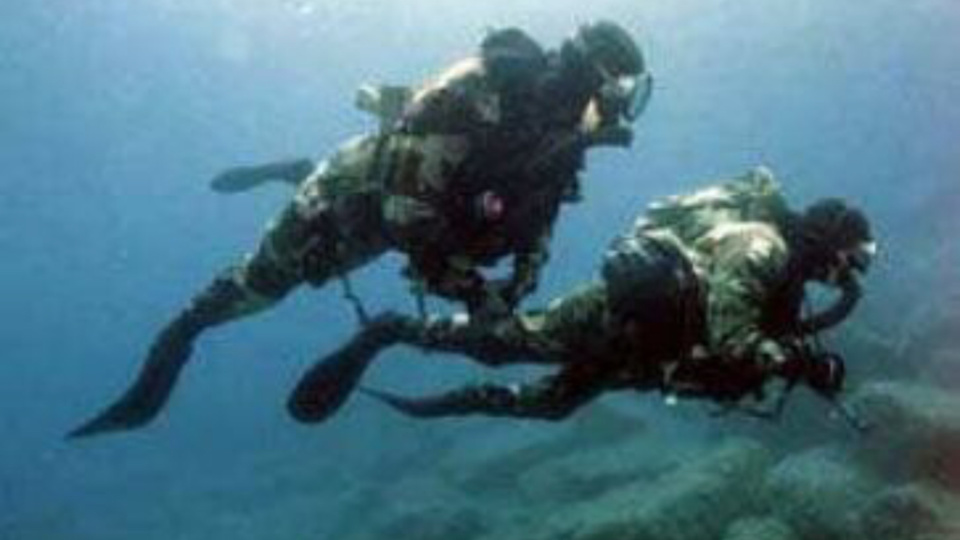 @Illustration d'une intervention de plongeurs-demineurs de la marine