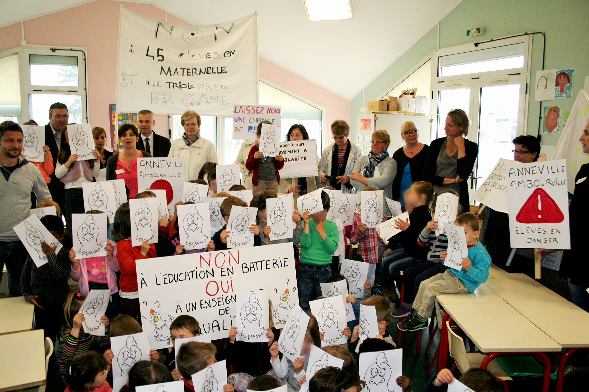 A Anneville-Ambourville, les parents d'élèves occupent la classe menacée de fermeture