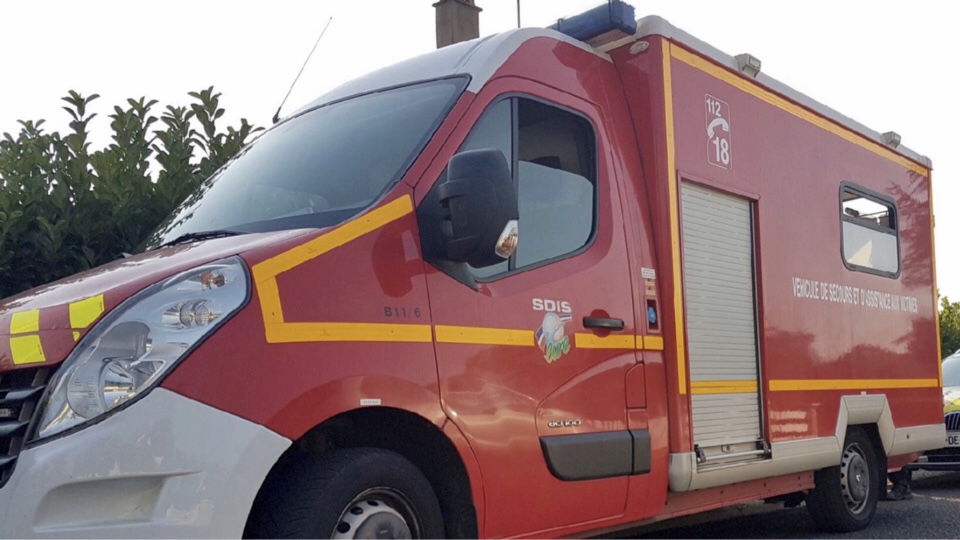 La jeune victime a été transportée par une ambulance des sapeurs-pompiers de Damville vers le CHU de Rouen - illustration
