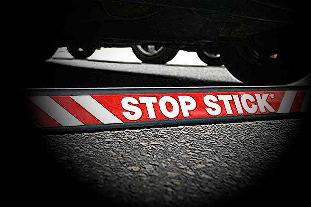 Les policiers ont dû déployer le système DIVA pour stopper le véhicule des fuyards - Illustration