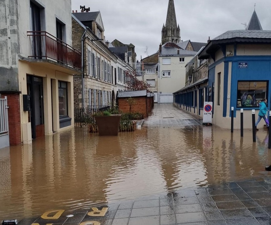 Les rues du centre-ville de Montivilliers sont inondées ce mardi matin - Photo publiée par la ville de Montivilliers sur son compte X (ex-Twitter)