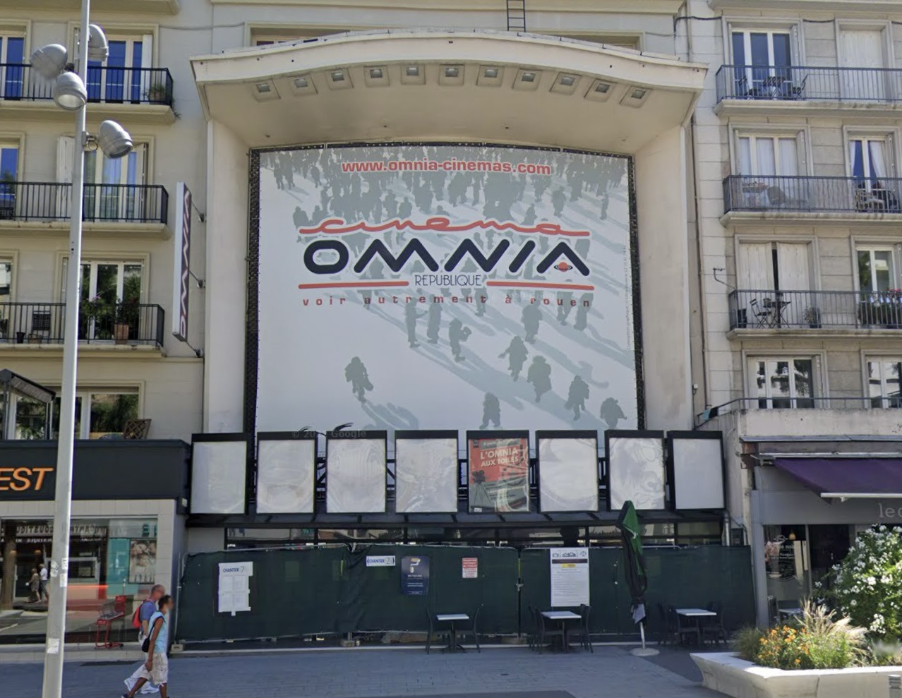Les huit salles du cinéma Omnia, rue de la République à Rouen, ont été évacuées dans la soirée d’hier mardi - illustration