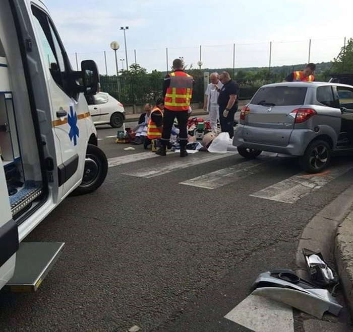Les ambulanciers de la société Conflans Ambulances (ATSU) sont arrivés les premiers sur les lieux. Ils ont porté secours à la victime en procédant à des massages cardiaques (Photo Catsuf/Facebook)