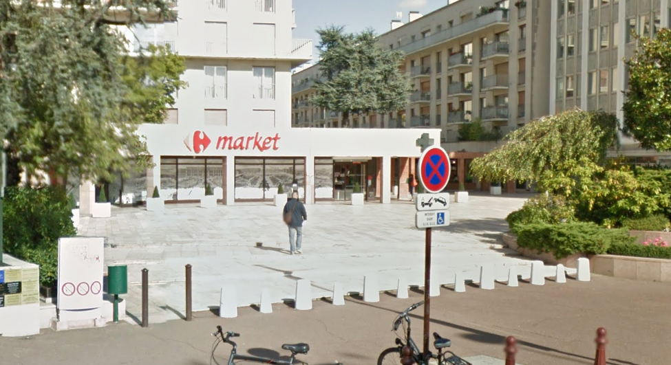 Le supermarché est implanté dans le centre commercial de Versailles Grand Siècle (illustration Google Maps)