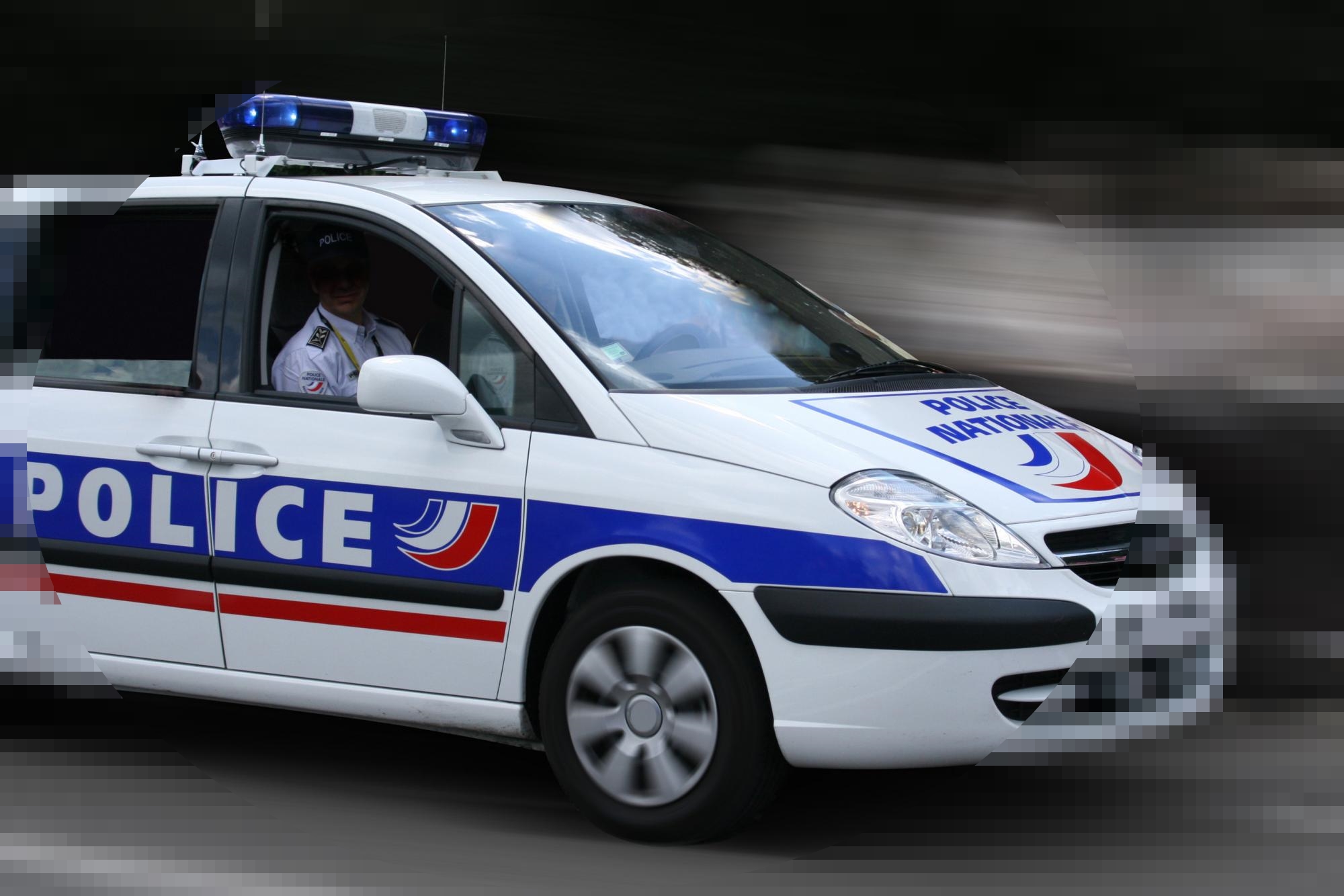 Les deux hommes ont été interpellés par une aptrouille de police à un arrêt de bus à Mézy-sur-Seine (Illustration)