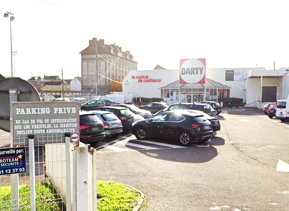 Les cambrioleurs ont pénétré dans le magasin de l'avenue de Caen par le toit - Illustration © Google Maps