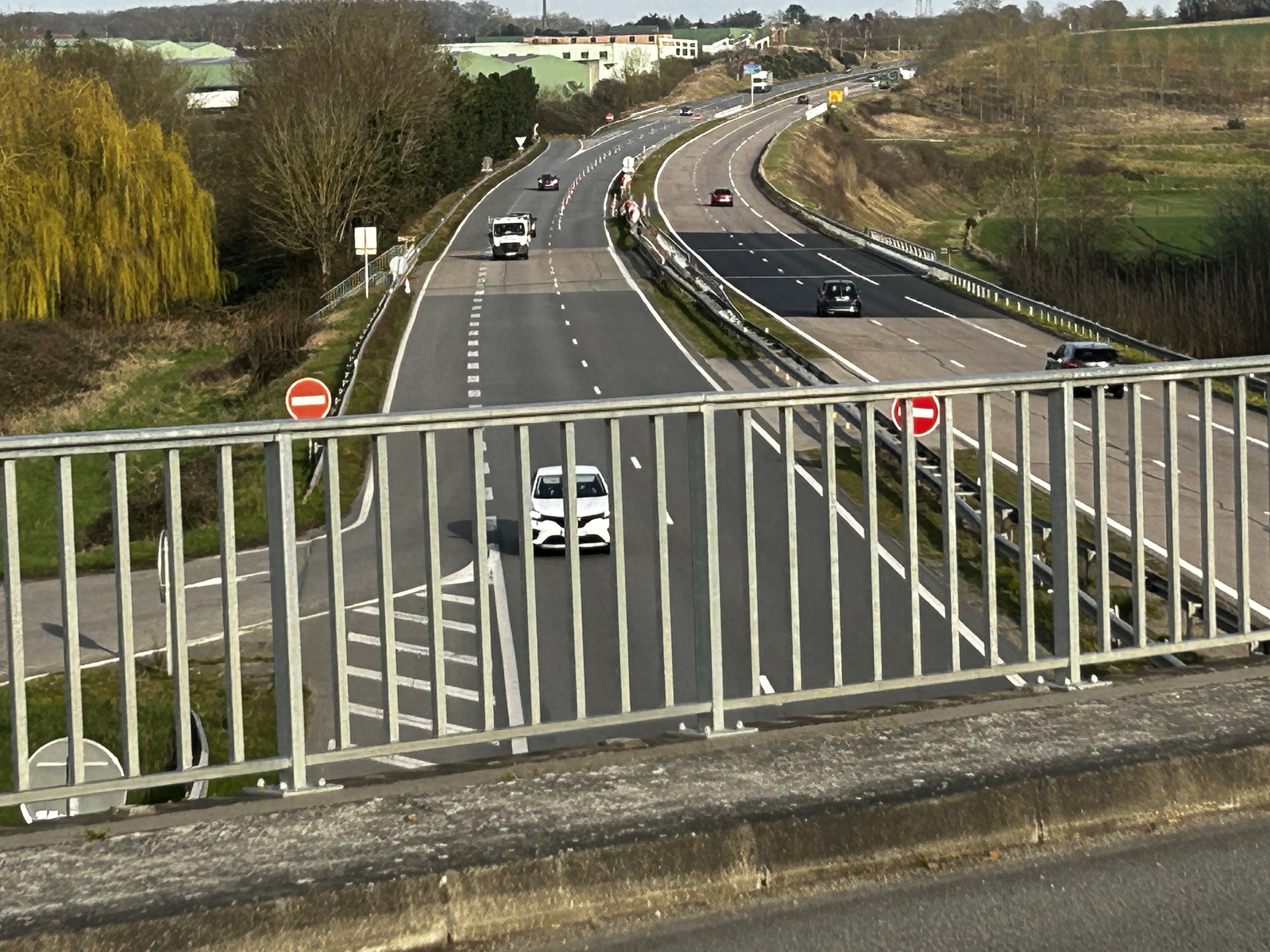 Les ponts qui enjambes la RN13 au niveau de la déviation de Pacy-sur-Eure vont faire l’objet de travaux de sécurisation - photo @ infonormandie