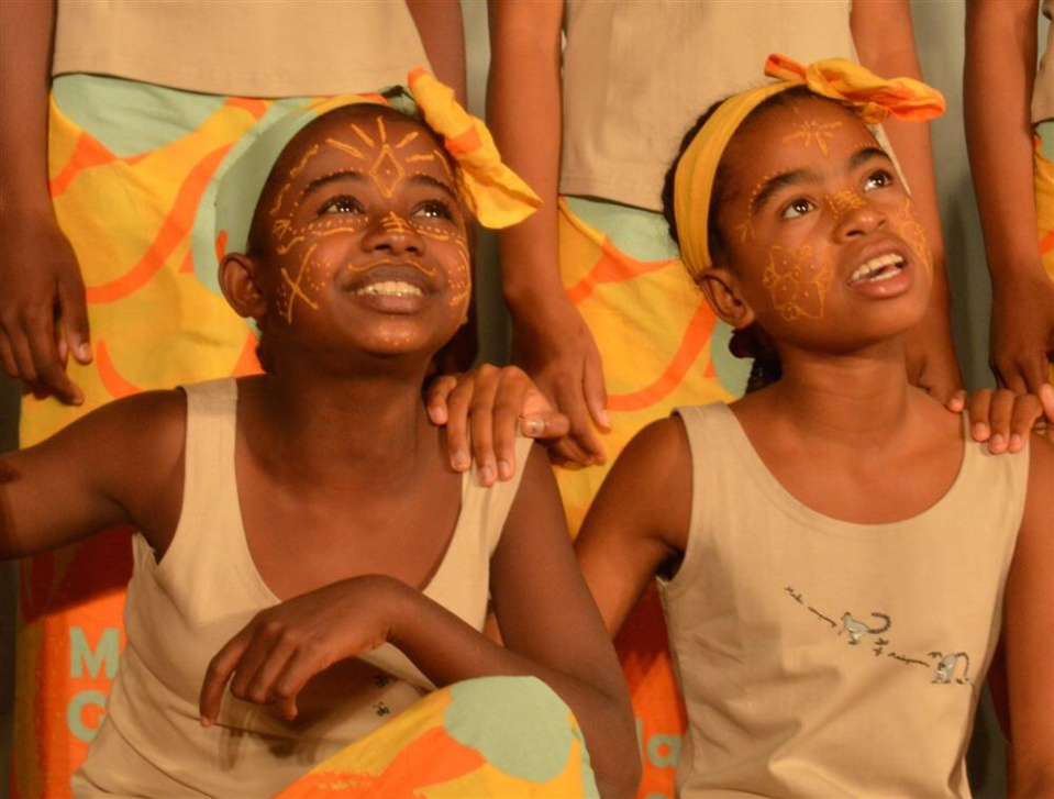 Rouen : 22 jeunes Malgaches à la voix d'or chantent contre l'exploitation infantile