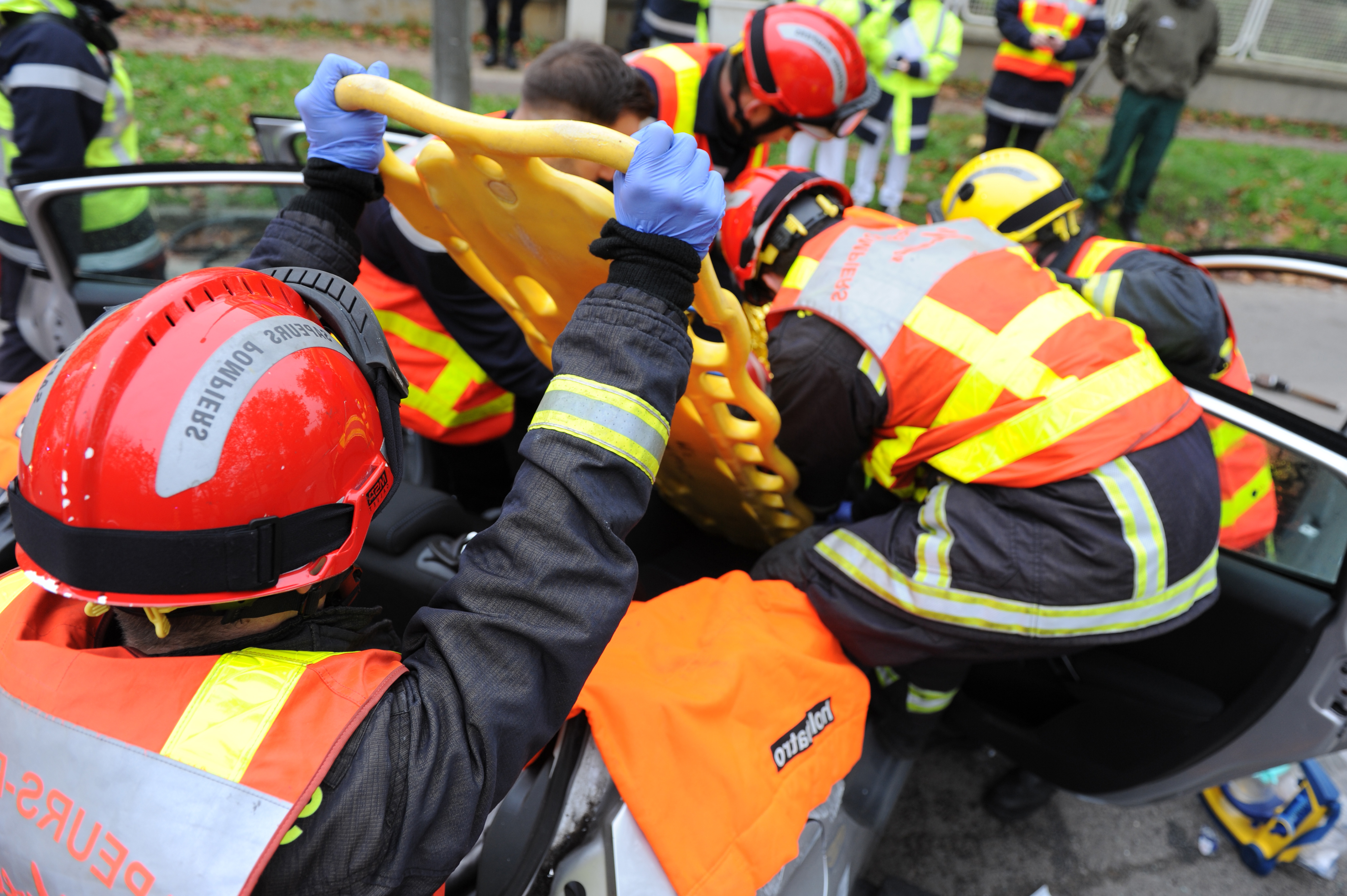 Les sapeurs-pompiers ont prodigués les premiers soins sur place aux victimes de l'accident (Photo d'illustration@Sdis78)