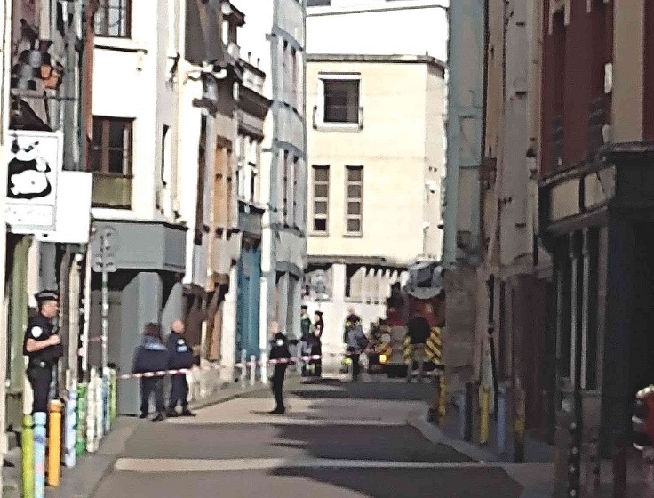 Les forces de l'ordre sont mobilisées depuis ce matin autour de la synagogue, rue des Bons Enfants, visée par un homme qui voulait y mettre le feu - Photo © DR
