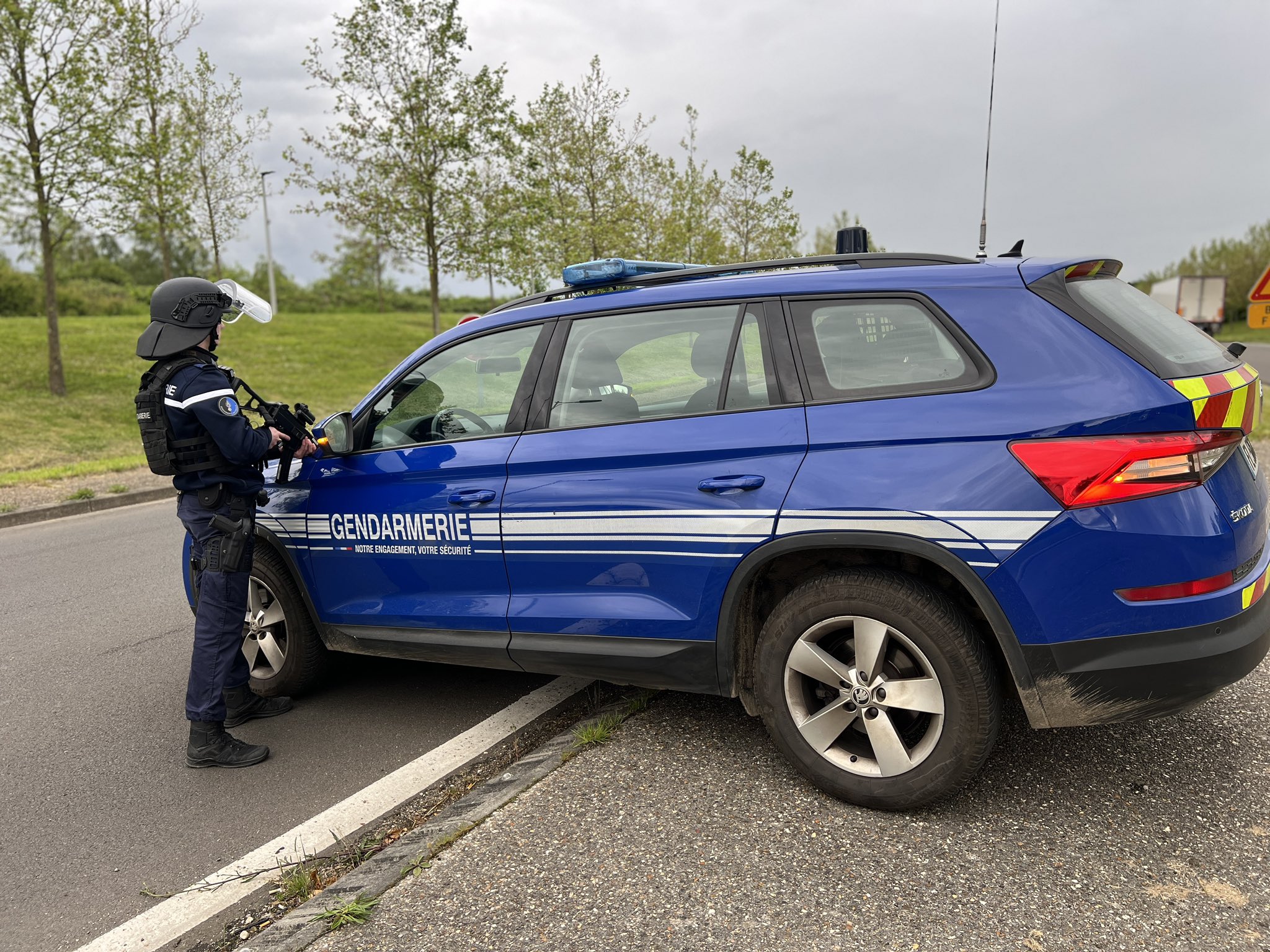 Trente gendarmes dont les unités spéicalisées du GIGN de Caen et du PSPG de Penly sont intervenus sur les lieux où l'homme s'était retranché - Illustration © Préfet27 / X