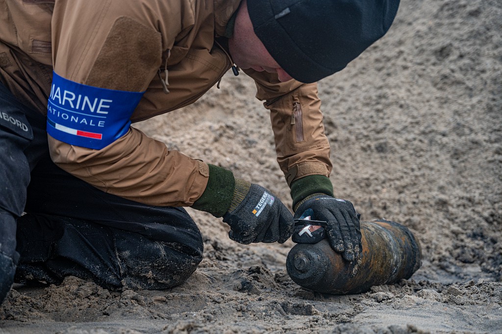 L'opération de déminage a été confiée au groupe des plongeurs démineurs (GPD) de la Manche de la Marine nationale - Illustration © Premar/X