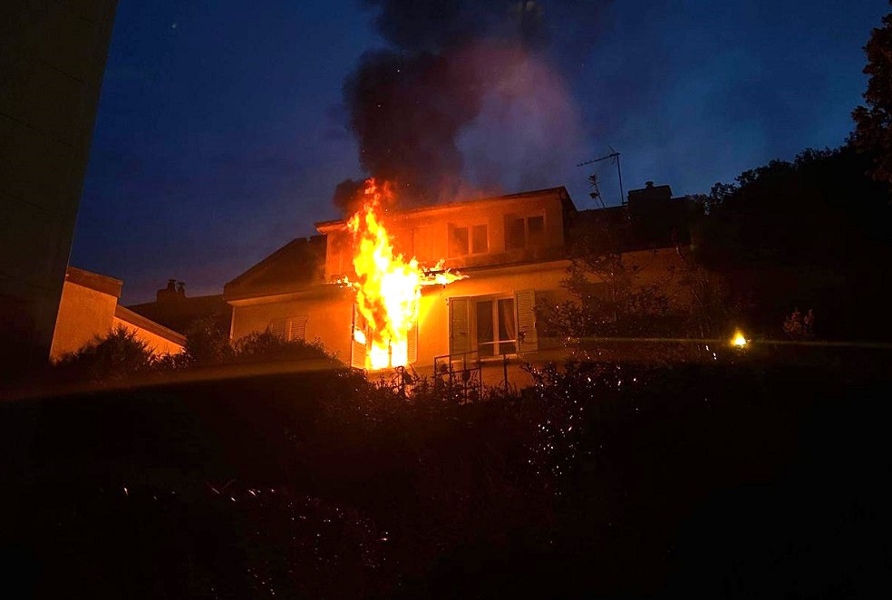 Photo de l'incendie transmise par un lecteur, Durmus Adem, présent sur un chantier voisin.