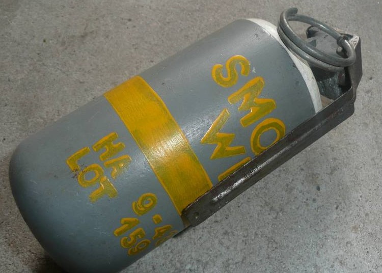 @Illustration. Les grenades au phosphore étaient utilisées lors de la Seconce Guerre mondiale