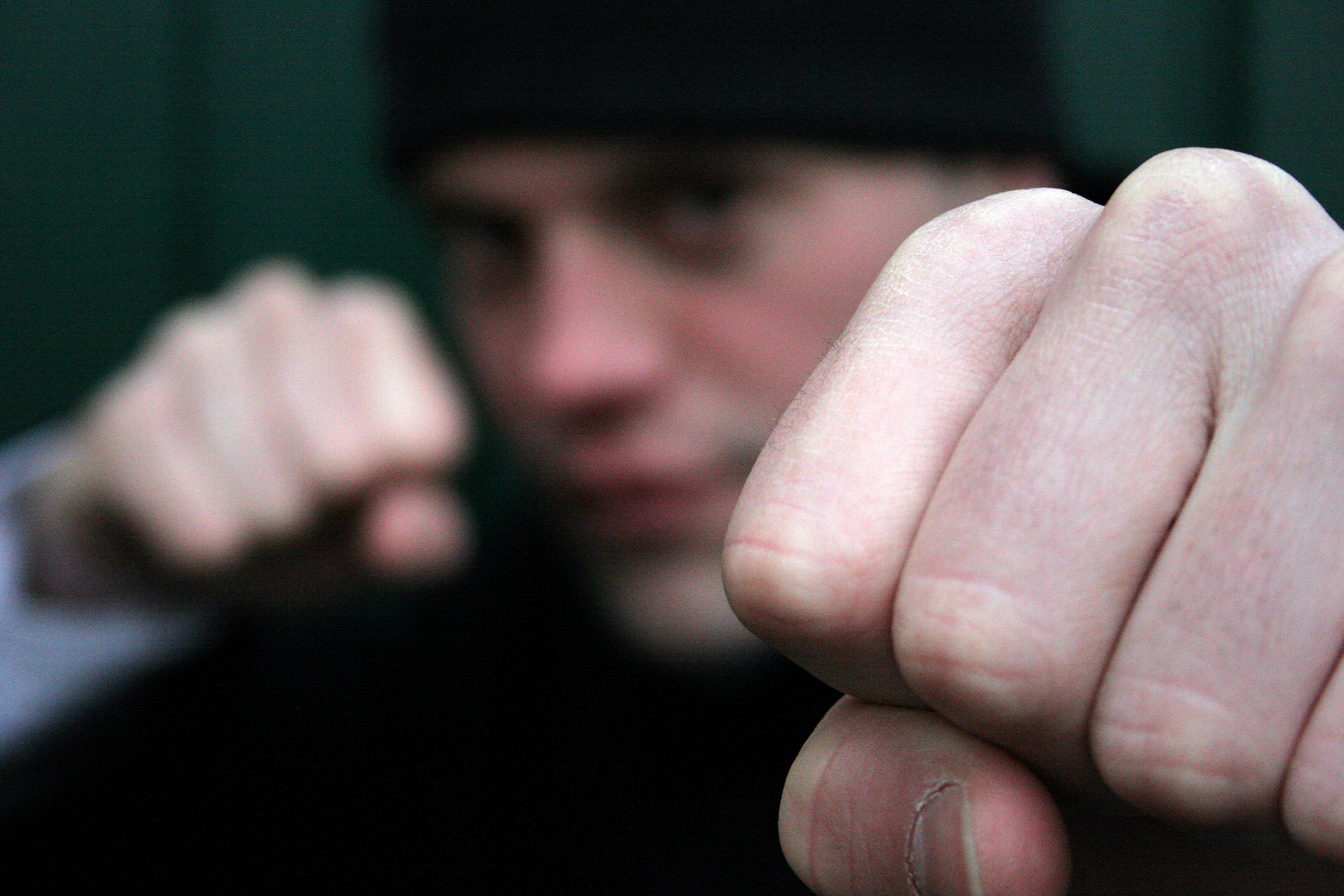 La victime a été rouée de coups de poing et de pied, selon son amie qui a photographié la scène avec son téléphone portable - Illustration © Adobe Stock