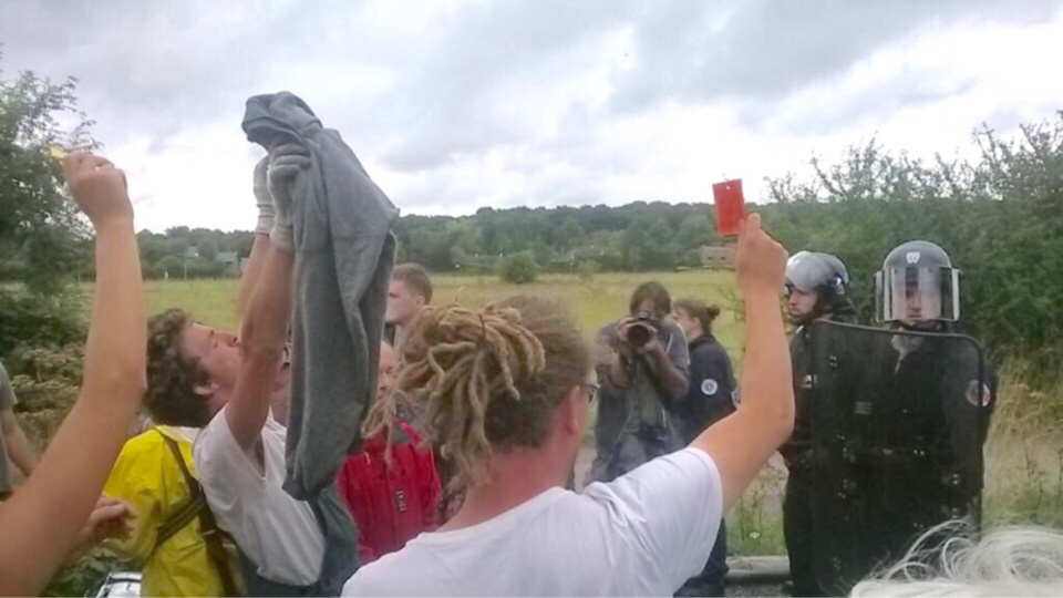 Pompier blessé lors de l'évacuation de la ferme des Bouillons : un "zadiste" placé sous contrôle judiciaire 