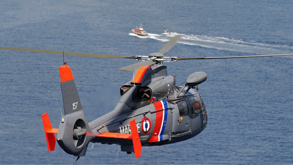 Les deux adolescents ont été récupérés par l'hélicoptère Dauphin de la Marine, basé au Touquet (Photo d'illustration @Marine)