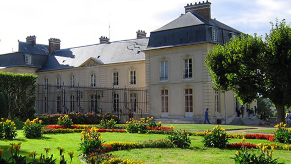 Yvelines : interpellés dans les jardins du château du ministère des Affaires Étrangères !