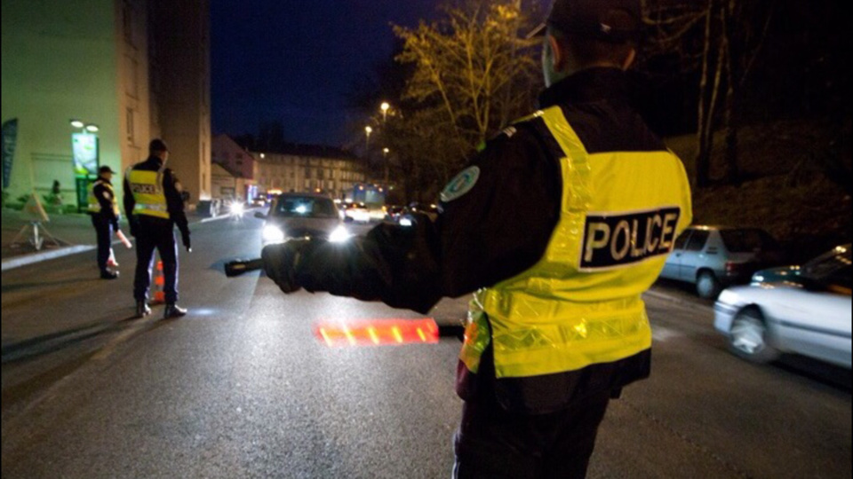 Yvelines : intercepté sans permis au volant d'une Clio volée et munie de fausses plaques