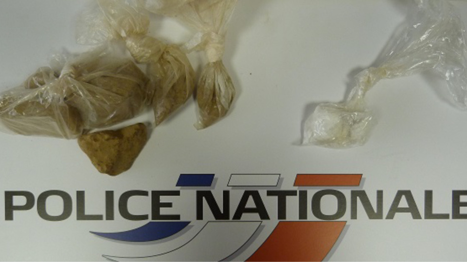 De l'héroïne et de la cocaïne ont été saisies par les policiers dans le véhicule des trafiquants (Photo @DDSP 76)
