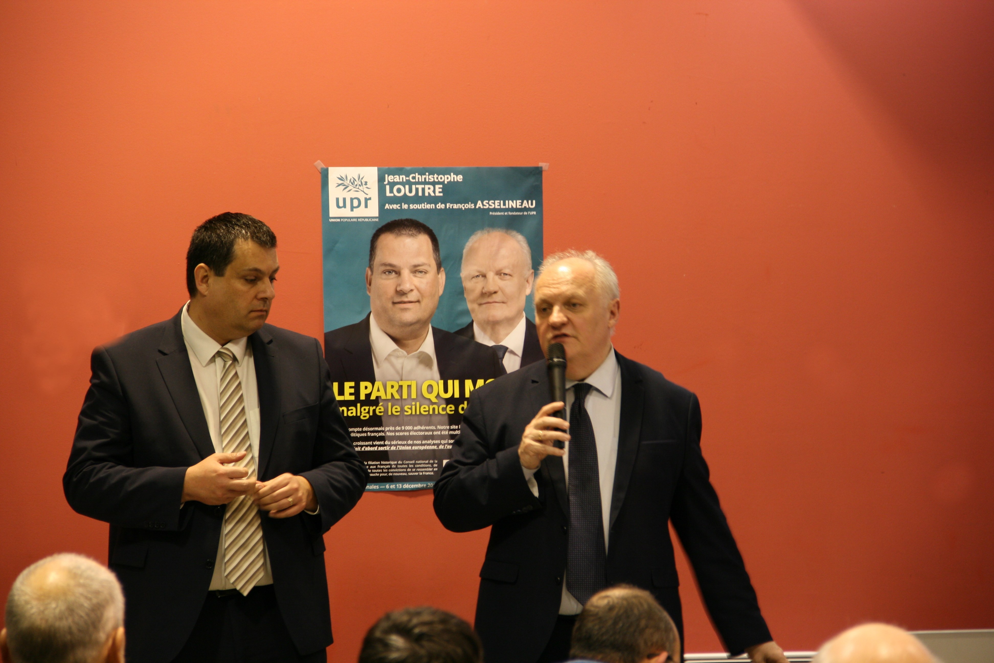 François Asselineau, président-fondateur de l'UPR, est venu soutenir Jean-Christophe Loutre, tête de liste régionale Normandie (Photo @DR)