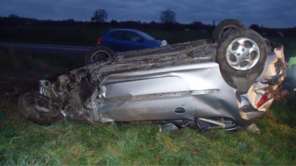 La Peugeot s'est immobilisée sur le toit à cinquante mètres du point de choc (Photo@DR)