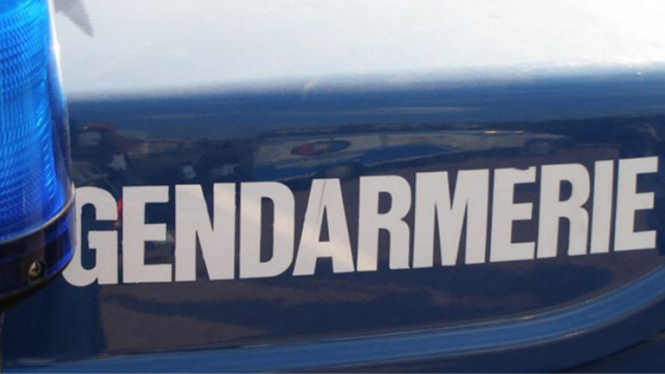 Ecos : elle blesse son mari d'un coup de couteau, se rebelle et insulte les gendarmes