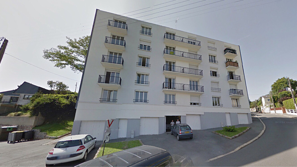 Le feu s'est déclaré dans un appartement du deuxième étage situé au dessus du hall d'entrée et s'est propagé aux logements des étages supérieurs de cet immeuble (Illustration)