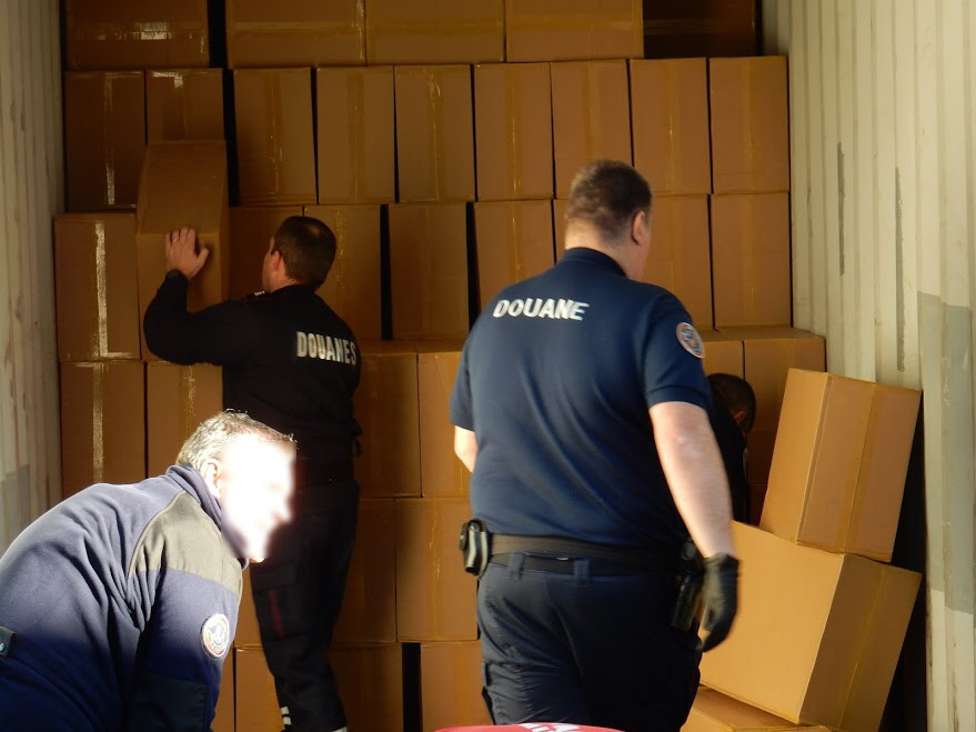 Le camion contenait 10 tonnes de cartons de cigarettes (Photo@Douane française)