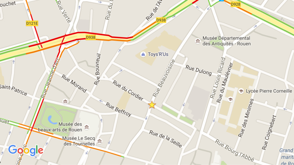 Rouen : il dormait profondément sur le toit d'une voiture...