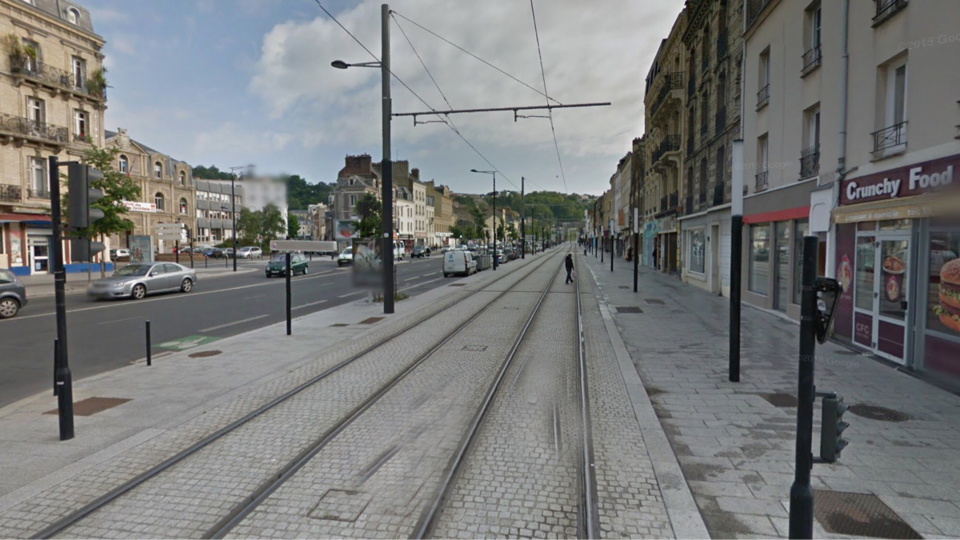 Le Partner circulait sur les voies du tramway lorsque le drame s'est produit cours de la République (Illustration)