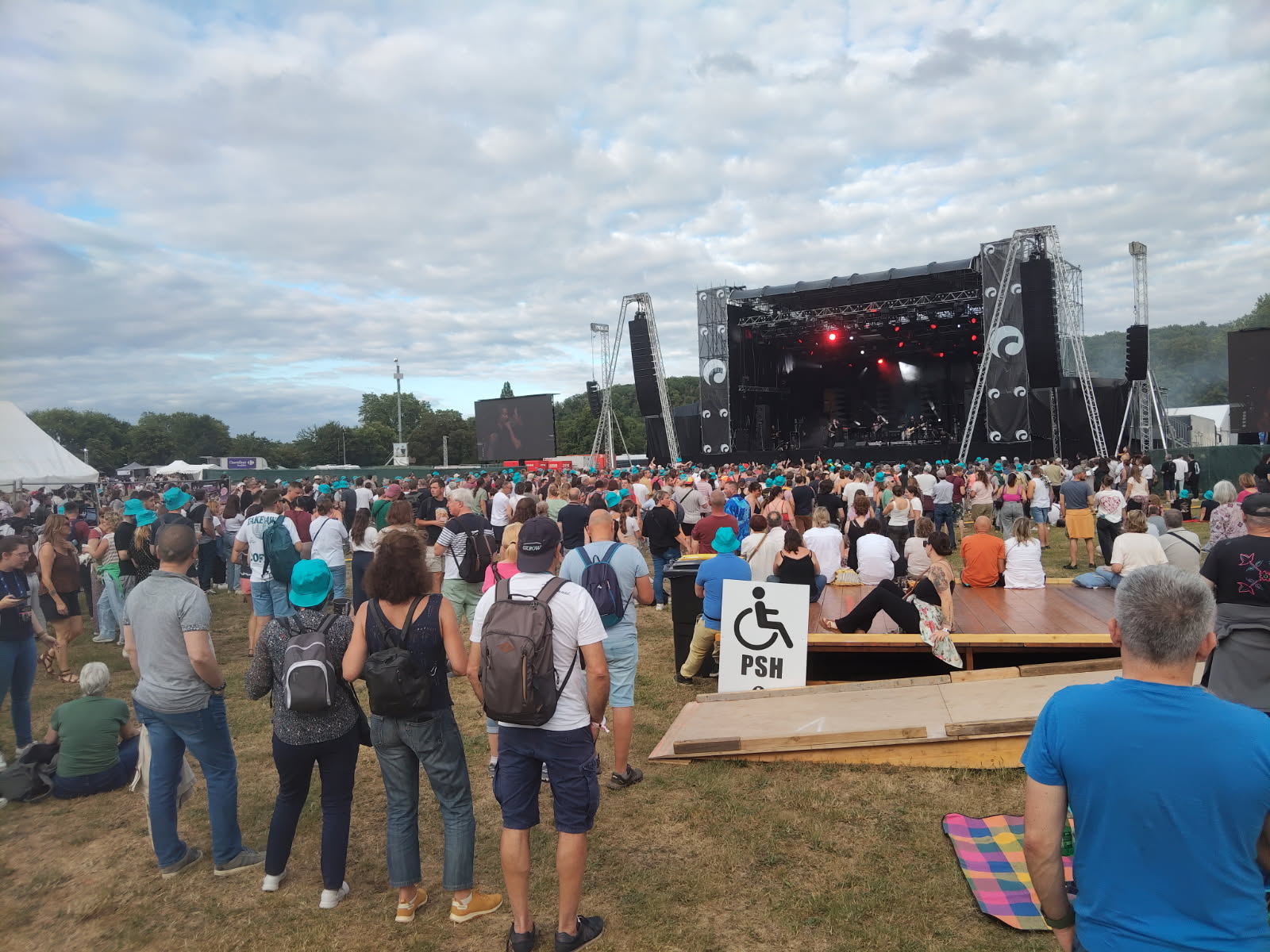 Rendez-vous incontourbale du début de l'été, le festival Rock in Évreux  propose une programmation électrisante qui fusionne entre le rock et le reggae - Photo Mylène M.