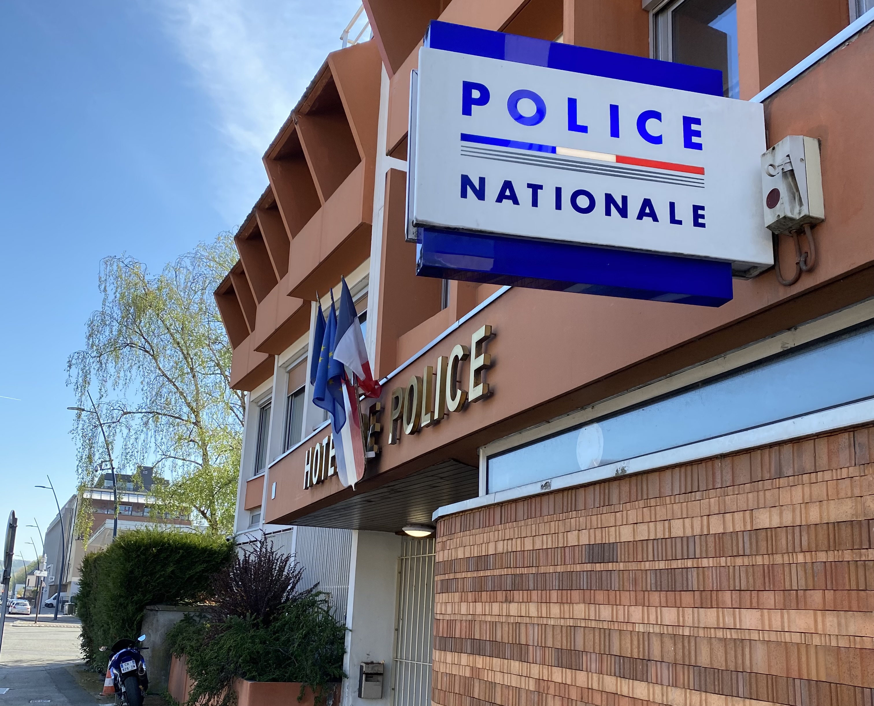 Les trois adolescents soupçonnés d'être les auteurs de tirs de mortier contre un kebab du quartier de la Madeleine ont été placés en garde à vue - Illustration infoNormandie