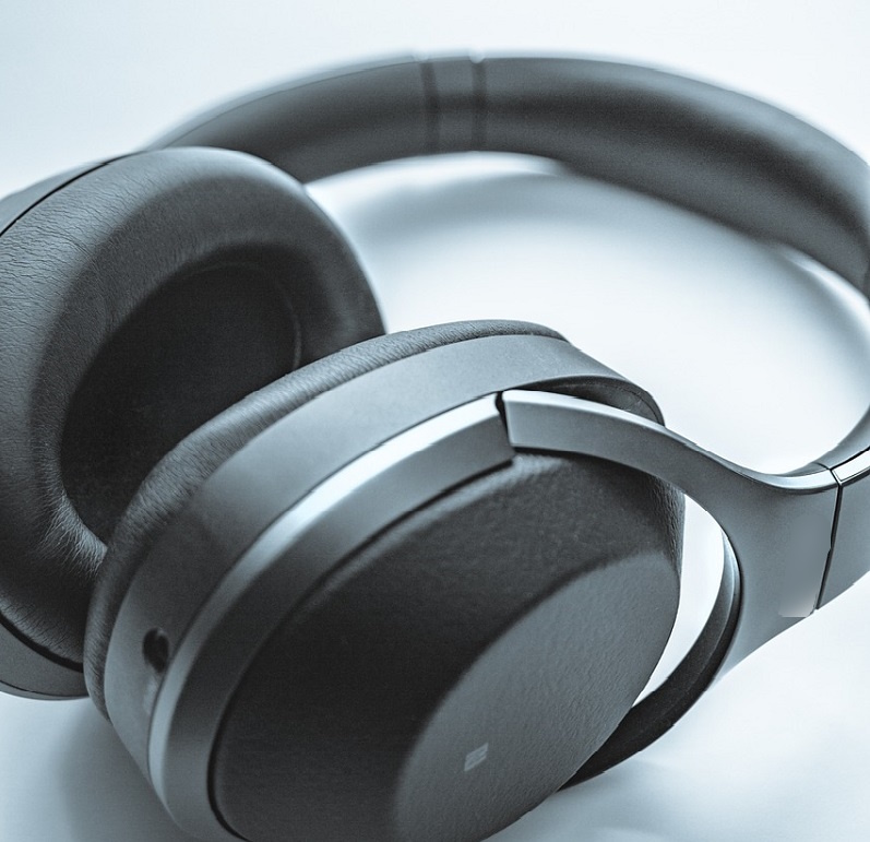 Le client indélicat a tenté de passer les caisses avec un casque audio  d'une valeur de 299 euros - Illustration Pixabay