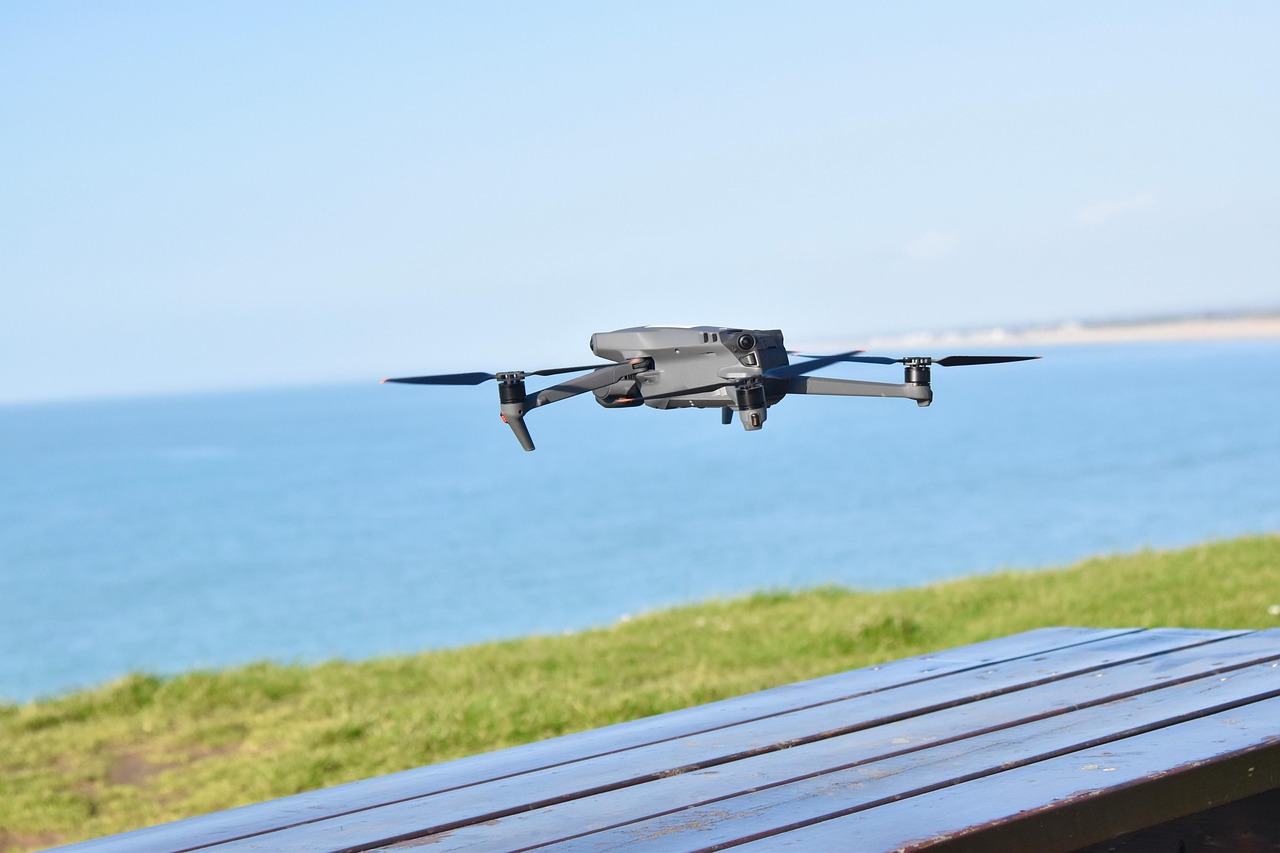 Le drone, un outil précieux pour les services de sécuirté (police et gendarmerie) sur le littoral normand - Illustration Pixabay