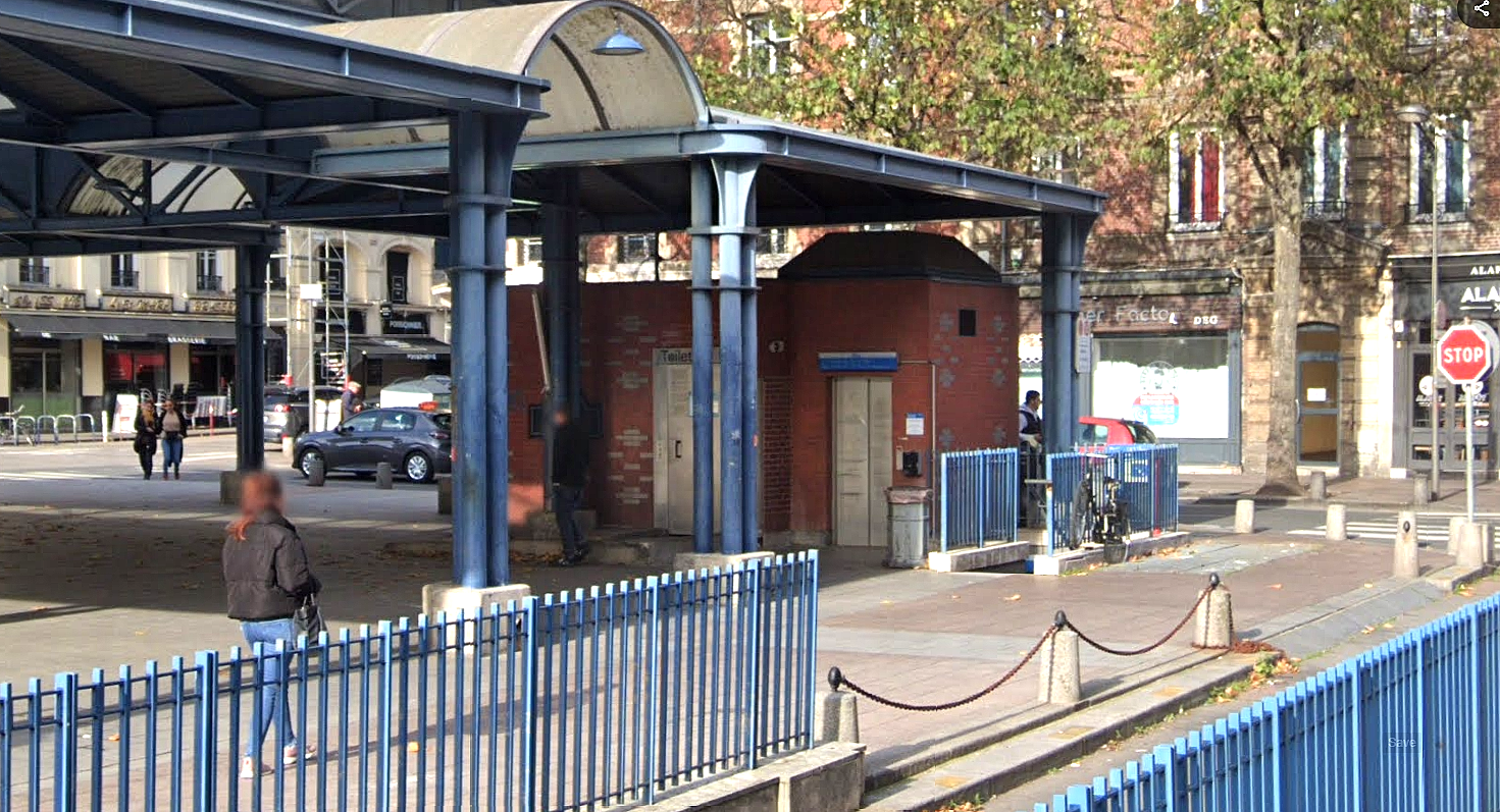 Les faits se sont déroulés dans les toilettes publiques, place Saint-Marc - Illustration Google Maps