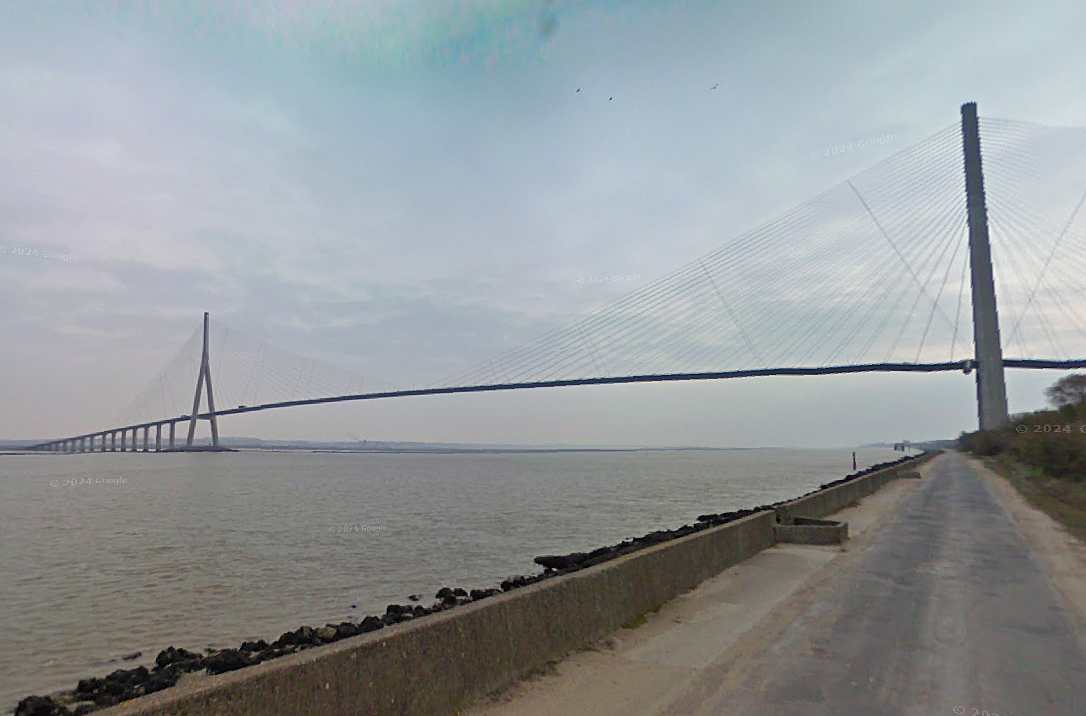 Le corps de la quadragénaire a été repêché au pied du pont de Normandie, côté Honfleur - Illustration Google Maps