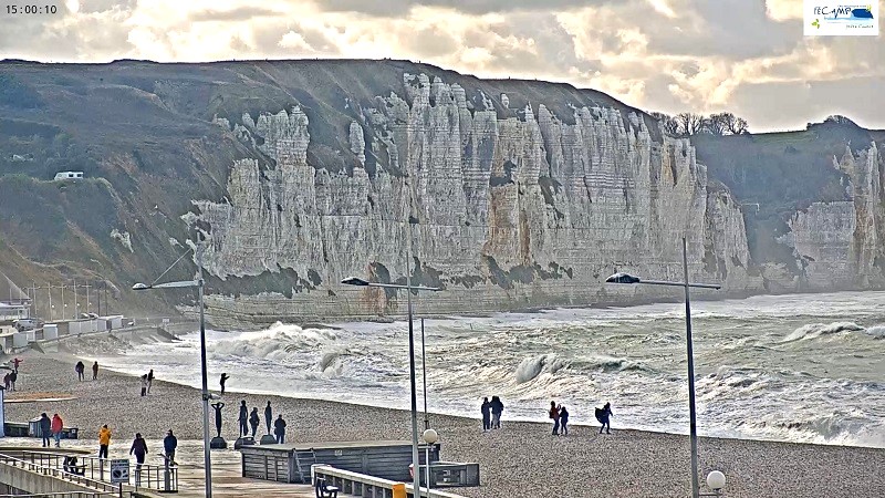 La plage de Fécamp ce jeudi en milieu d'après-midi,. Capture d'écran webcam vision-environnement