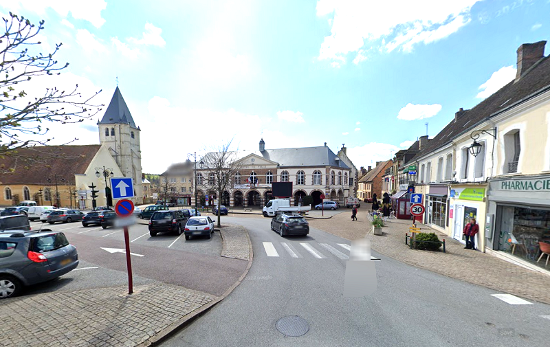 La commune de Longny-les-Villages est née en 2016 de la fusion de huit autres communes  : La Lande-sur-Eure, Longny-au-Perche, Malétable, Marchainville, Monceaux-au-Perche, Moulicent, Neuilly-sur-Eure et Saint-Victor-de-Réno qui sont devenues ses communes déléguées.