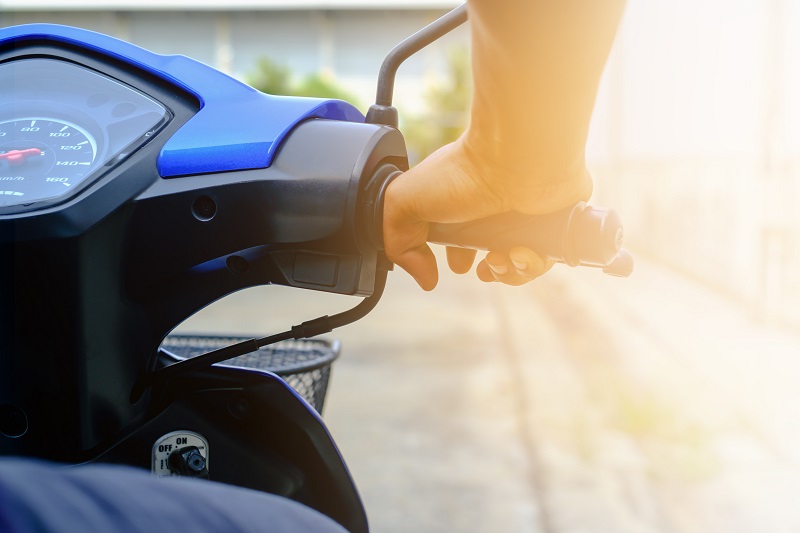 Le conducteur du scooter était ivre. Blessé, il a été pris en charge par les sapeurs-pompiers - Illustration Adobe Stock