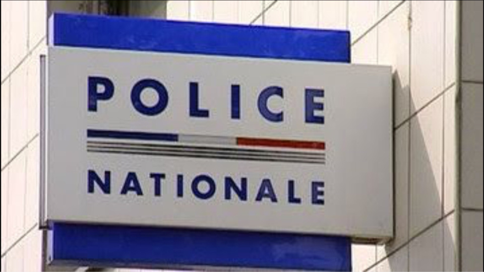 L'auteur présumé du coup de couteau et cinq de ses invités sont en garde à vue au commissariat de Saint-Germain-en-Laye (Illustration)