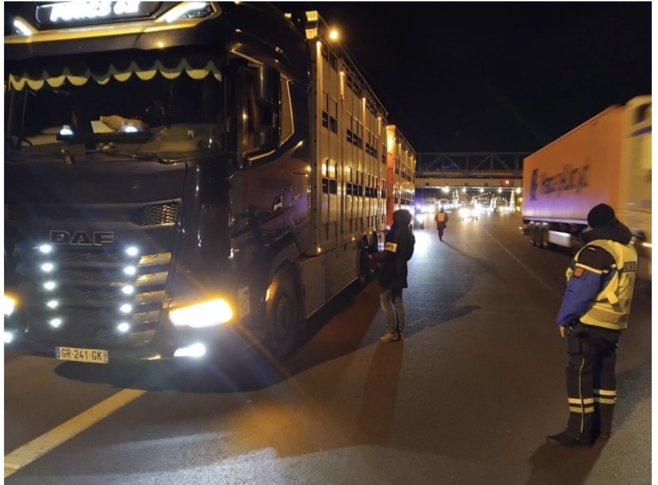 Des contrôles ont eu lieu ce matin à la sortie du pont de Normandie et au péage d'Haudricourt, sur l'autoroute A29 en Seine-Maritime - Photo Préfecture 76