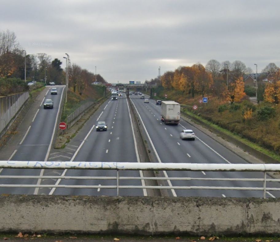 La femme a été aperçue par les gendarmes assise sur le rebord d'un pont surplombant la voie rapide à Grand-Quevilly - Illustration Google Maps