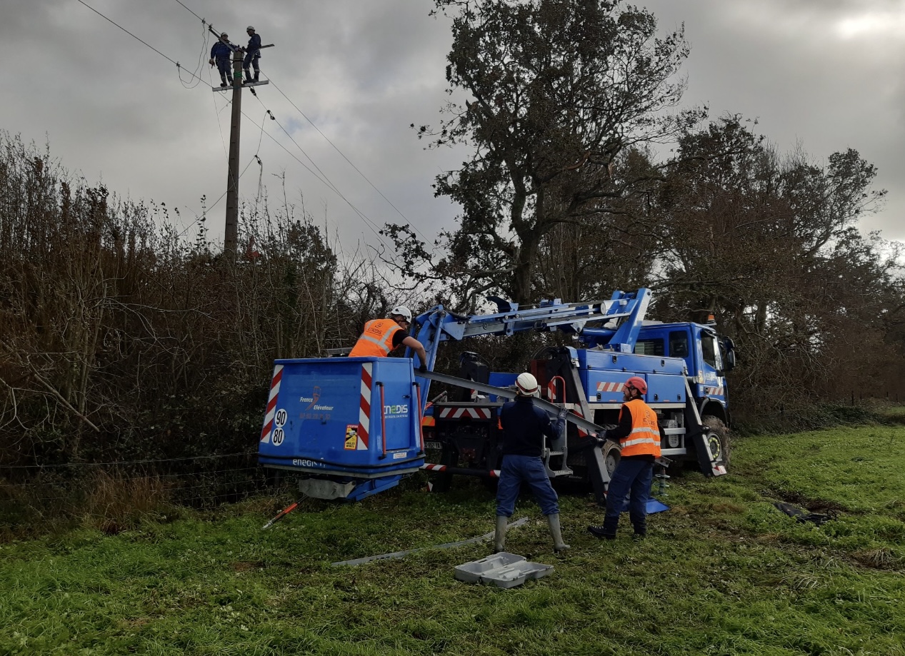 Les techniciens et agets d'Enedis sont fortement mobilés depuis cette nuit afin de rétablir les réseaux - Illustration Enedis/X