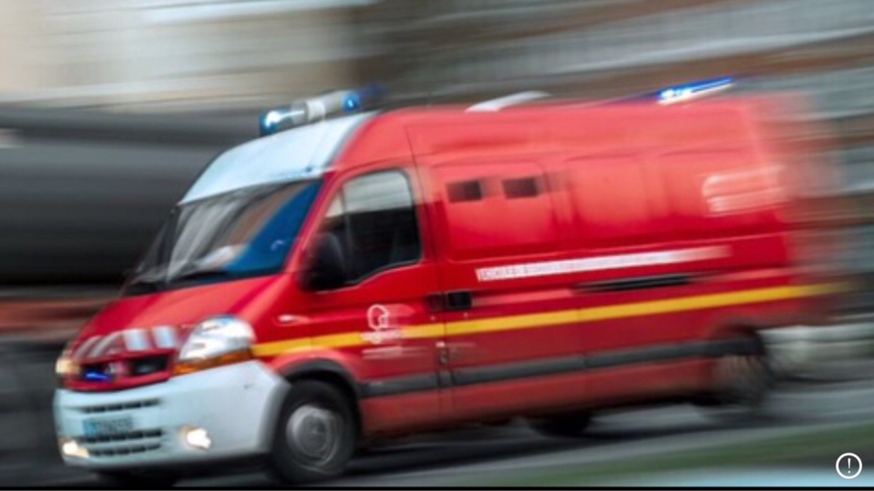 Deux ambulances et un véhicule de secours routier sont intervenus sur les lieux de l'accident (Illustration)